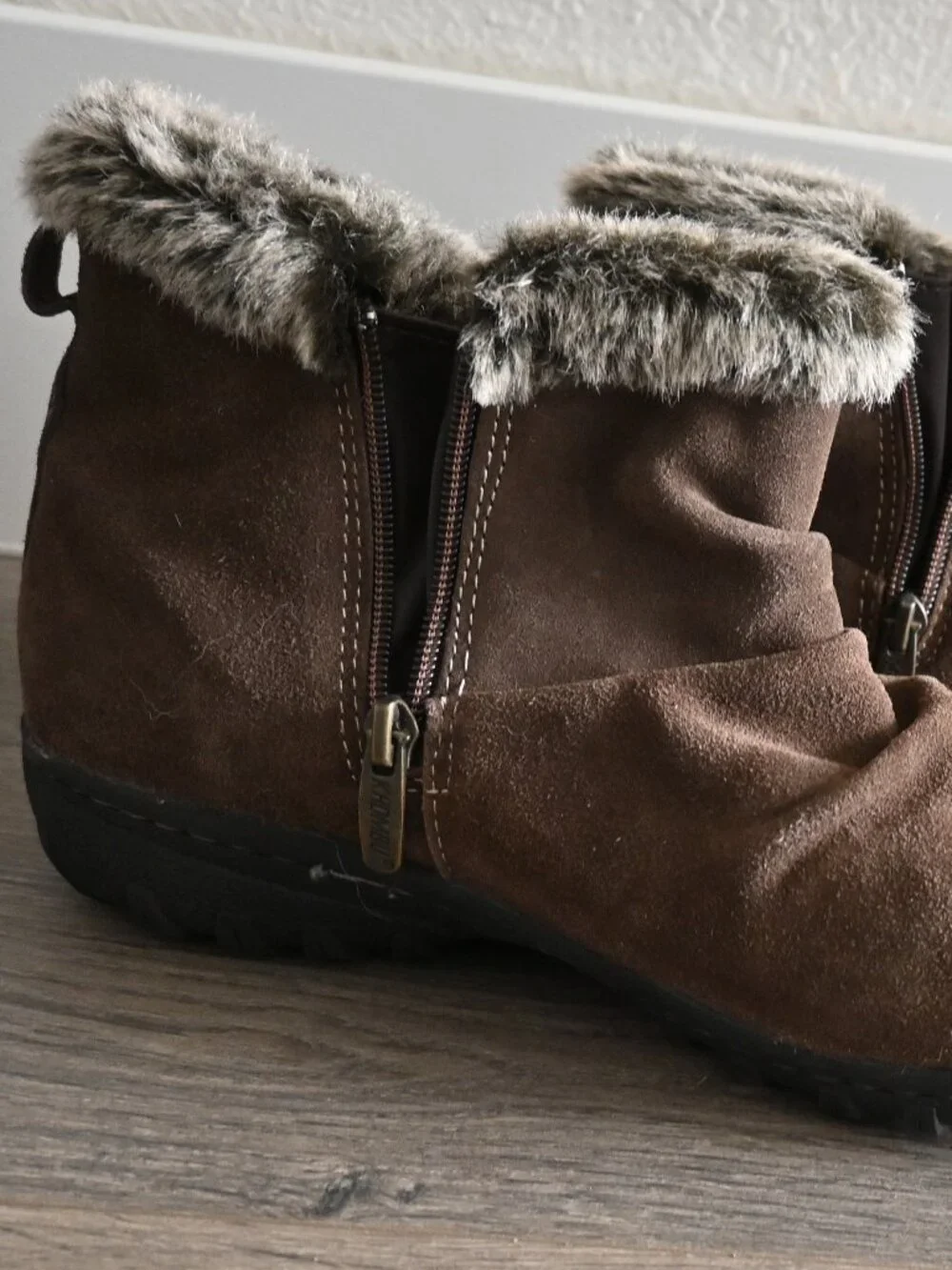 Khombu Insulated Boots Size 9.5 Faux Fur NWT